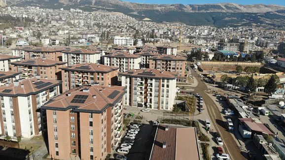 Cumhurbaşkanı Erdoğan'dan deprem konutları paylaşımı: Biz bir şeyi yapacağız dersek, Allah’ın izniyle yaparız